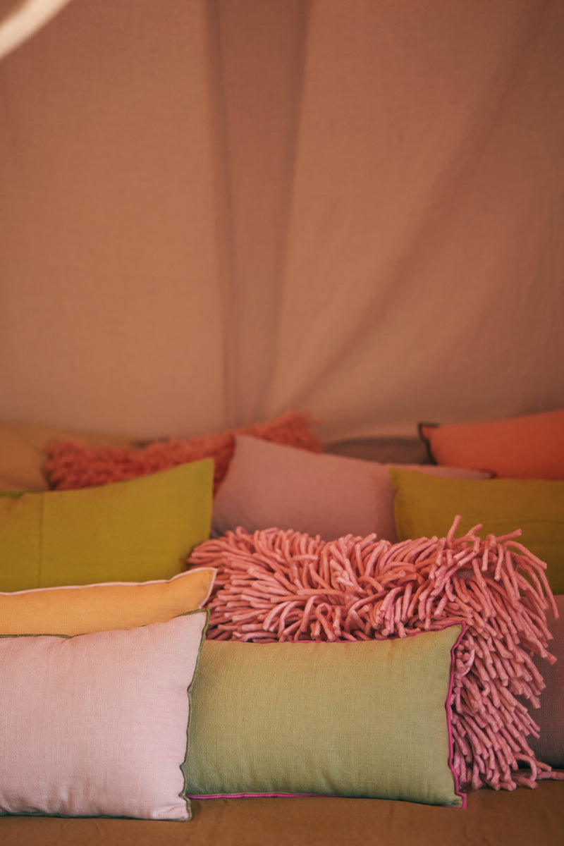 HKliving Rugged Woolen Pink Cushion