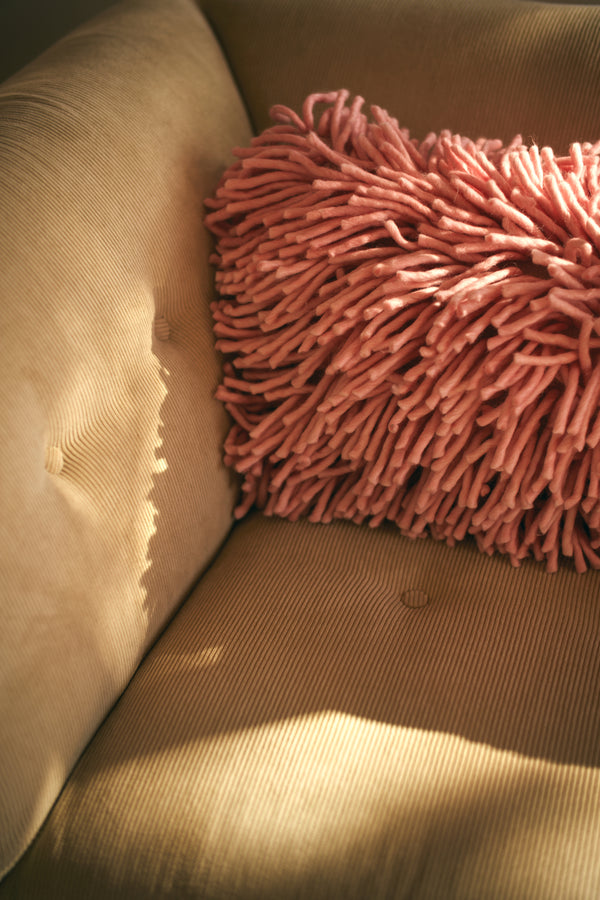 HKliving Rugged Woolen Pink Cushion