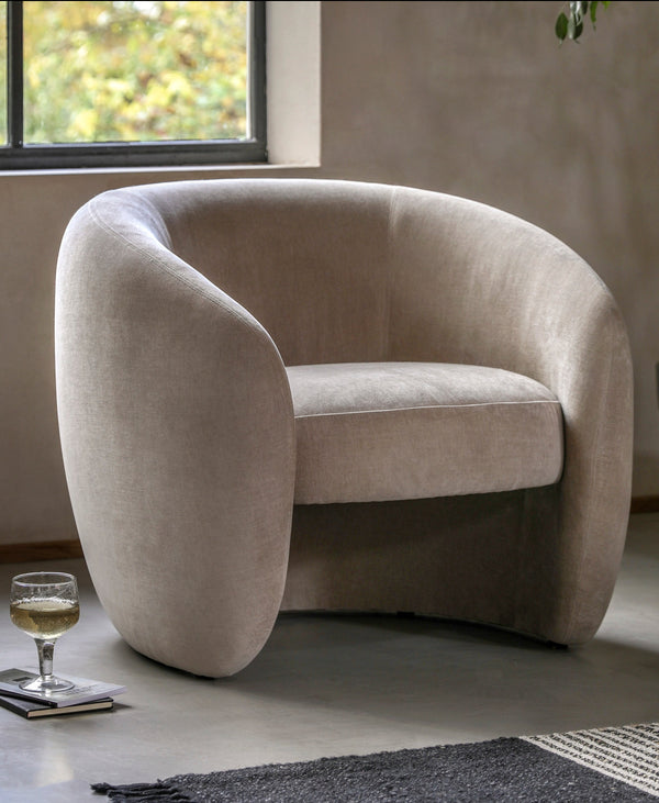 Curvo Armchair